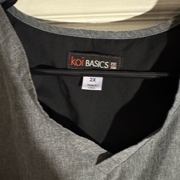 Koi Basics Scrub Top - Picture 3 of 3